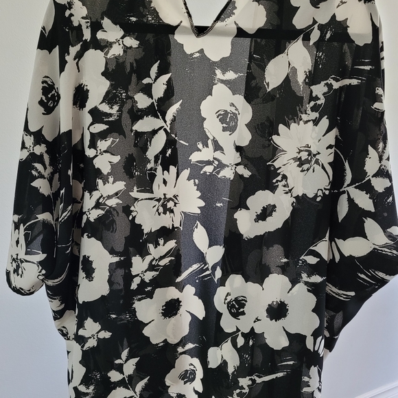 Black and White Floral Handmade High-Low Kimono one size no size - Picture 2 of 5